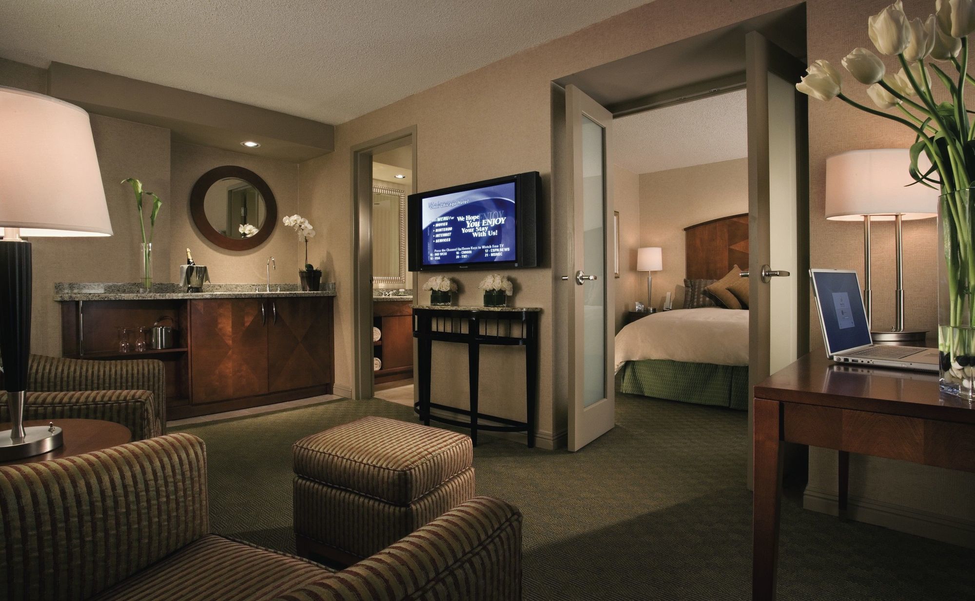 Omni Chicago Hotel Room photo